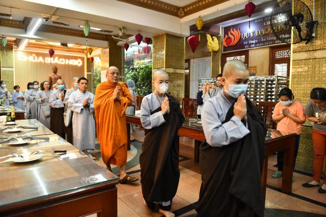 “Chai thuốc uống” - Một bài giảng hài hước của HT. Bửu Chánh