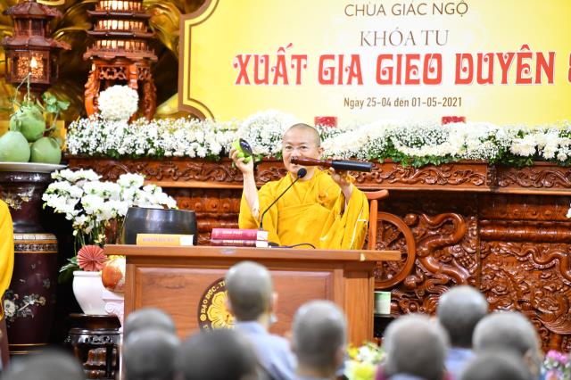 TT. Nhật Từ giải đáp thắc mắc của các hành giả “xuất gia gieo duyên”