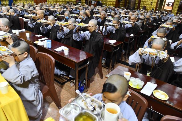 Chùm ảnh: Nhìn lại khóa tu Xuất Gia Gieo Duyên lần 8 tại chùa Giác Ngộ