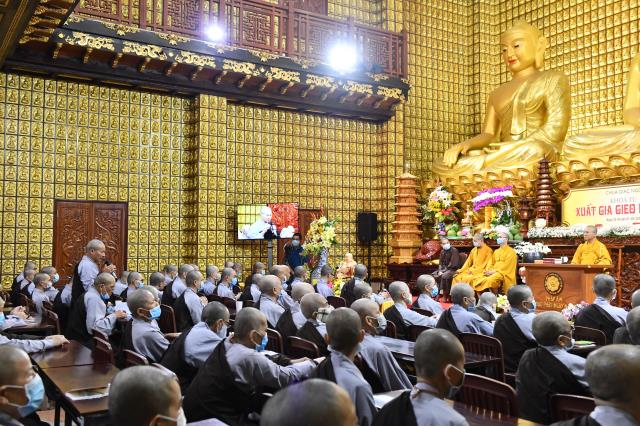 TT. Nhật Từ giải đáp thắc mắc của các hành giả “xuất gia gieo duyên”