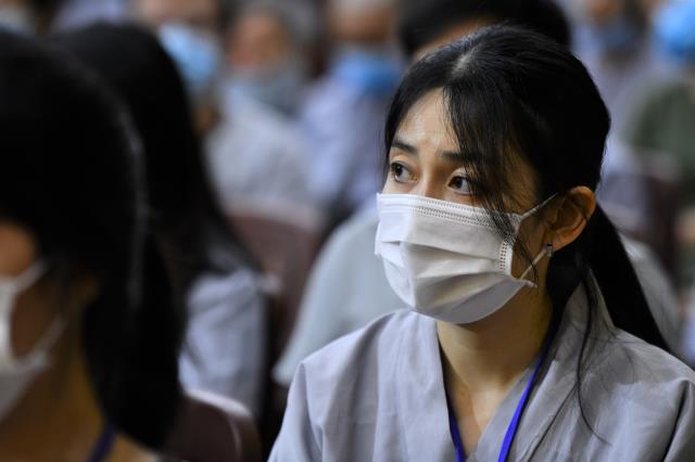 Khóa tu Tuổi Trẻ Hướng Phật: Đừng chịu đựng nỗi khổ quá lâu!