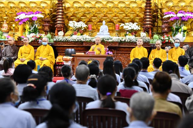 Khóa tu Tuổi Trẻ Hướng Phật: Đừng chịu đựng nỗi khổ quá lâu!