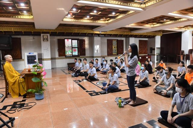 Khóa tu Tuổi Trẻ Hướng Phật: Đừng chịu đựng nỗi khổ quá lâu!