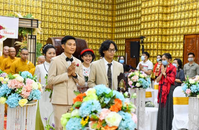 Lễ hằng thuận đôi trước ba ngôi Tam bảo