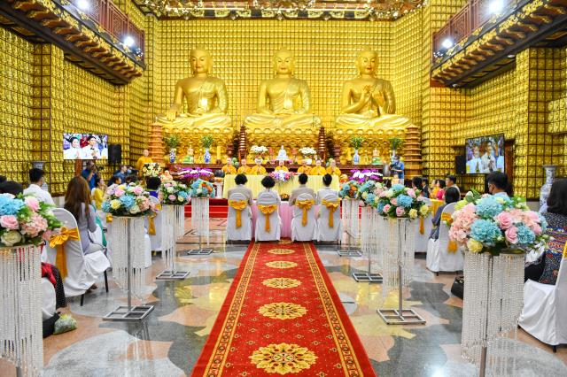 Lễ hằng thuận đôi trước ba ngôi Tam bảo