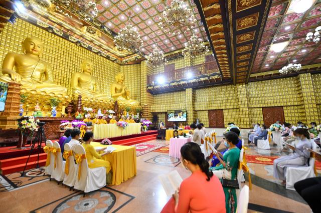 Lễ hằng thuận đôi trước ba ngôi Tam bảo