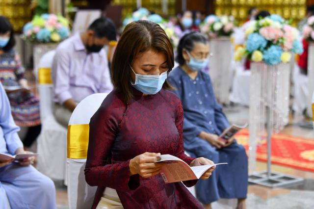 Lễ hằng thuận đôi trước ba ngôi Tam bảo