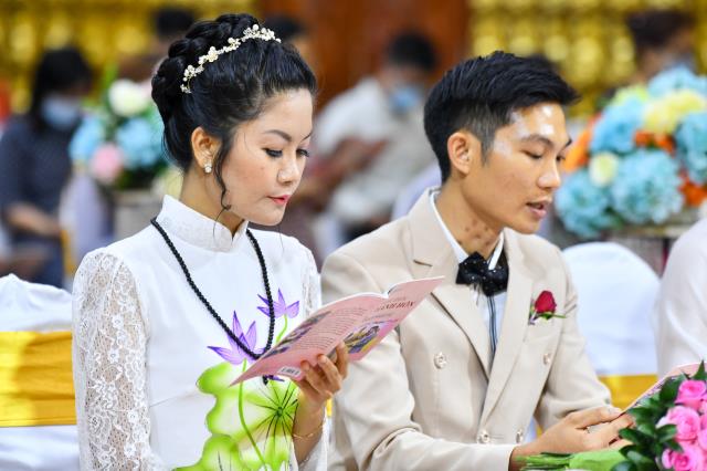 Lễ hằng thuận đôi trước ba ngôi Tam bảo