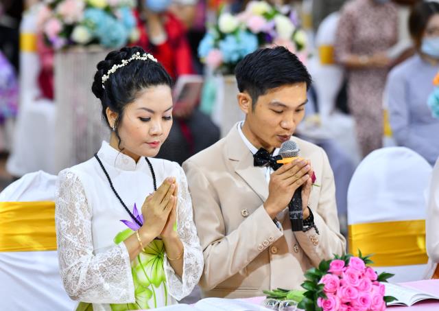 Lễ hằng thuận đôi trước ba ngôi Tam bảo