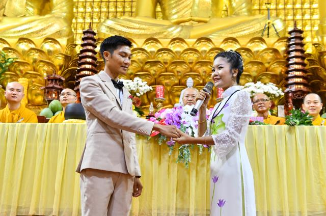 Lễ hằng thuận đôi trước ba ngôi Tam bảo