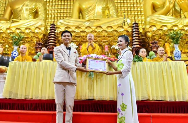 Lễ hằng thuận đôi trước ba ngôi Tam bảo