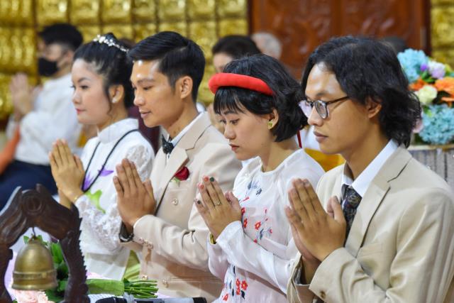 Lễ hằng thuận đôi trước ba ngôi Tam bảo