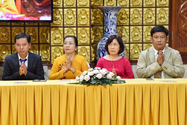 Lễ hằng thuận đôi trước ba ngôi Tam bảo