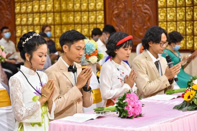 Lễ hằng thuận đôi trước ba ngôi Tam bảo