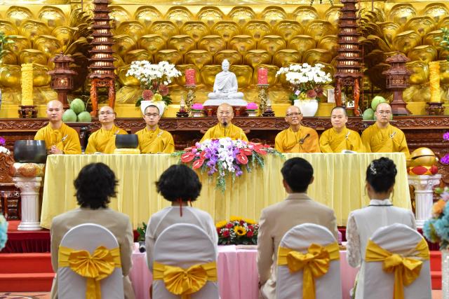 Lễ hằng thuận đôi trước ba ngôi Tam bảo
