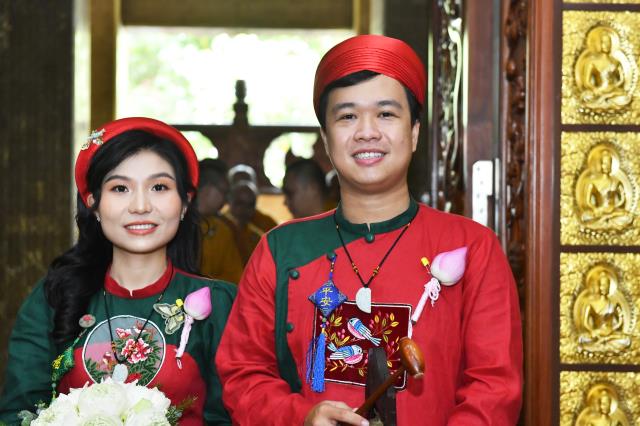Thắt tình vợ chồng - kết nghĩa phu thê tại điện Phật chùa Giác Ngộ