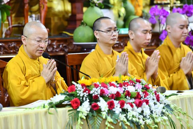 Thắt tình vợ chồng - kết nghĩa phu thê tại điện Phật chùa Giác Ngộ