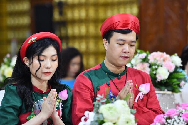 Thắt tình vợ chồng - kết nghĩa phu thê tại điện Phật chùa Giác Ngộ