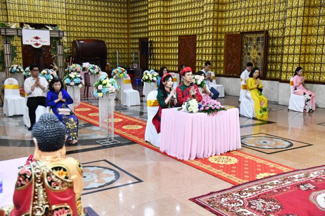 Thắt tình vợ chồng - kết nghĩa phu thê tại điện Phật chùa Giác Ngộ