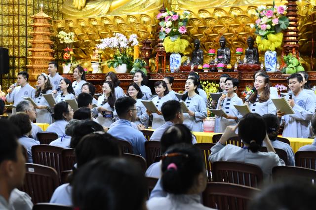 Khóa tu Ngày An Lạc: Đọc Kinh là thắp lên ngọn đuốc “trí tuệ”, giúp vượt qua đoạn đường “vô minh”