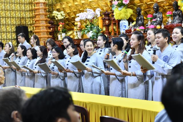 Khóa tu Ngày An Lạc: Đọc Kinh là thắp lên ngọn đuốc “trí tuệ”, giúp vượt qua đoạn đường “vô minh”