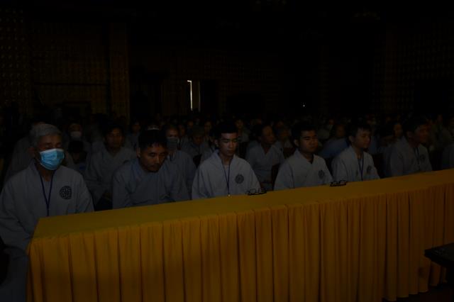 Khóa tu Ngày An Lạc: Đọc Kinh là thắp lên ngọn đuốc “trí tuệ”, giúp vượt qua đoạn đường “vô minh”