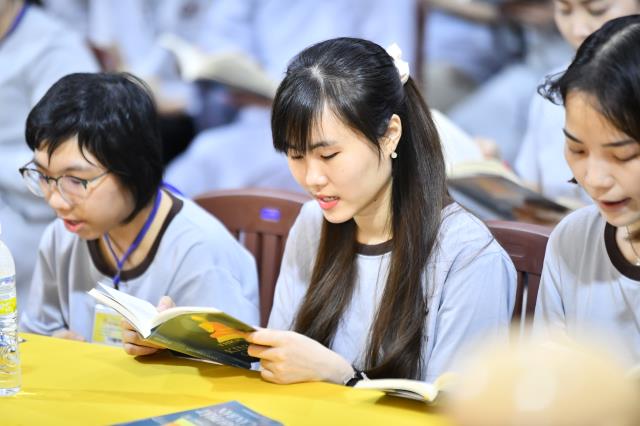 Khóa tu Tuổi Trẻ Hướng Phật: Khách mời ca sĩ Thủy Tiên với Talk show “Vì sao tôi theo đạo Phật”