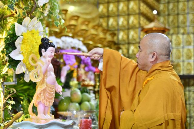 Chùa Giác Ngộ: Trang nghiêm nghi thức tắm Phật nhân Lễ Phật đản PL.2565 - DL.2021