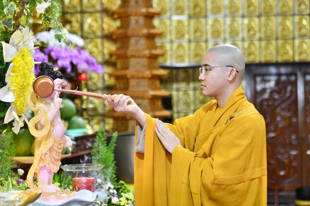 Chùa Giác Ngộ: Trang nghiêm nghi thức tắm Phật nhân Lễ Phật đản PL.2565 - DL.2021
