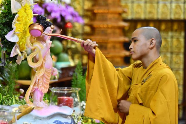 Chùa Giác Ngộ: Trang nghiêm nghi thức tắm Phật nhân Lễ Phật đản PL.2565 - DL.2021