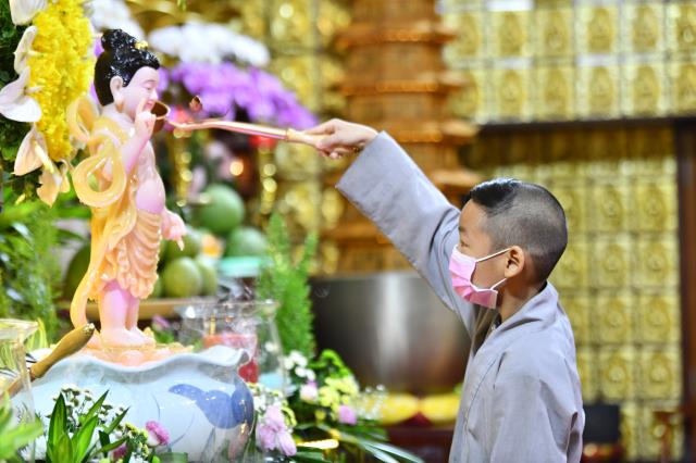 Chùa Giác Ngộ: Trang nghiêm nghi thức tắm Phật nhân Lễ Phật đản PL.2565 - DL.2021