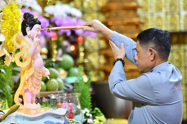 Chùa Giác Ngộ: Trang nghiêm nghi thức tắm Phật nhân Lễ Phật đản PL.2565 - DL.2021