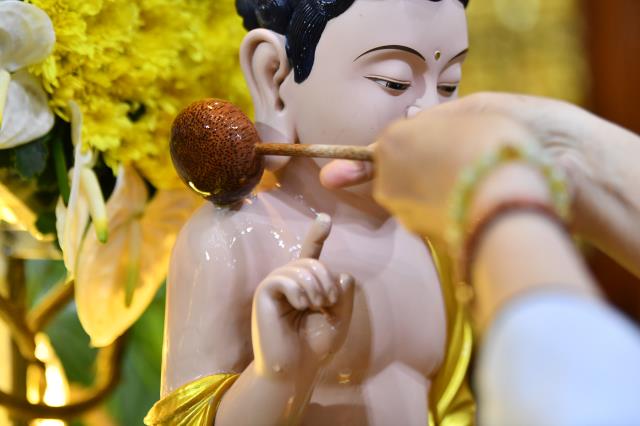 Chùa Giác Ngộ: Trang nghiêm nghi thức tắm Phật nhân Lễ Phật đản PL.2565 - DL.2021