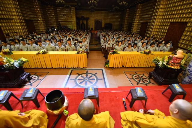 Ca sĩ Lâm Chấn Huy tham dự Talkshow “Vì sao tôi theo đạo Phật” tại chùa Giác Ngộ