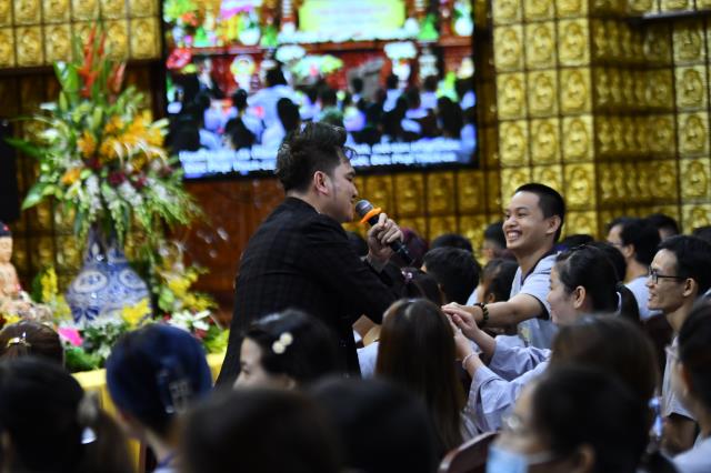 Ca sĩ Lâm Chấn Huy tham dự Talkshow “Vì sao tôi theo đạo Phật” tại chùa Giác Ngộ