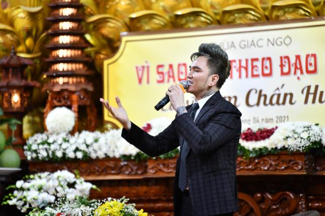 Ca sĩ Lâm Chấn Huy tham dự Talkshow “Vì sao tôi theo đạo Phật” tại chùa Giác Ngộ