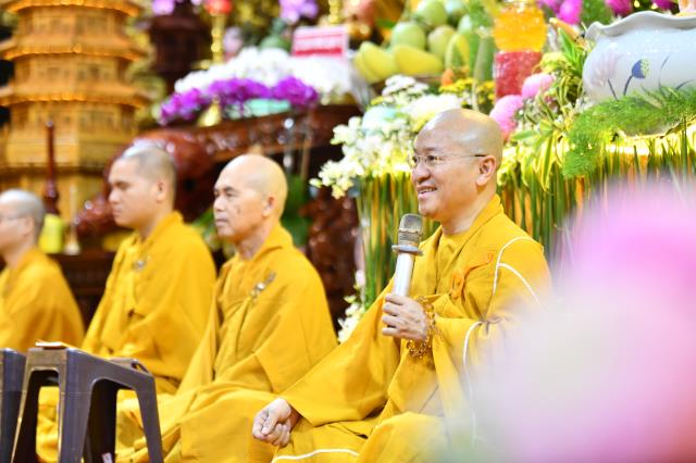 Trang nghiêm Lễ tắm Phật online ngày Rằm tháng Tư