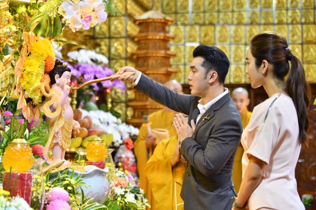 Trang nghiêm Lễ tắm Phật online ngày Rằm tháng Tư