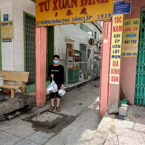 Điều bình thường lại hóa phi thường: Chùa Giác Ngộ hỗ trợ thuốc cho gần 1600 F0 đang điều trị tại nhà