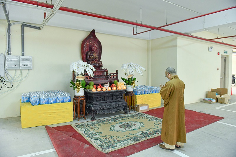 Chùa Giác Ngộ trao tặng máy thở xâm lấn, máy oxy đến Bệnh viện dã chiến số 3 và Bệnh viện Nguyễn Tri Phương