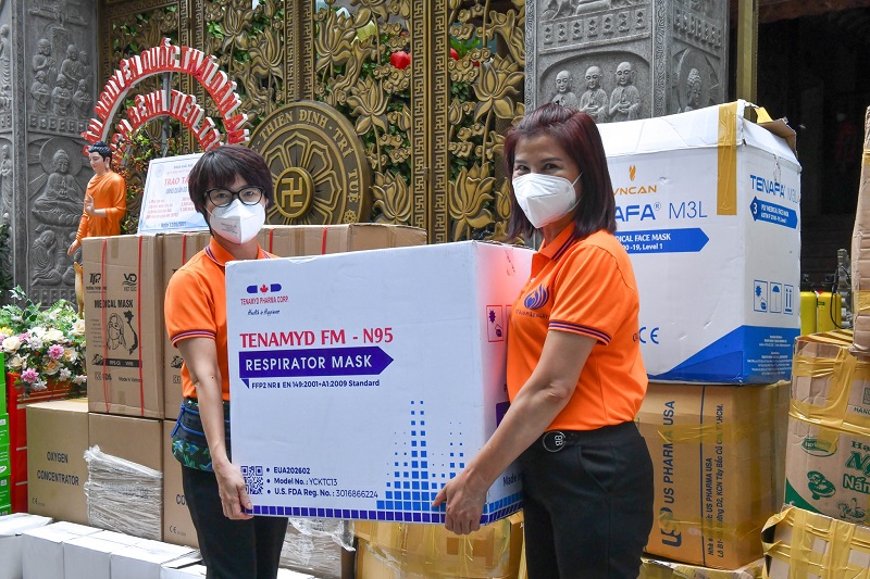 Chùa Giác Ngộ trao yêu thương, tiếp vật phẩm đến UBND Quận Gò Vấp