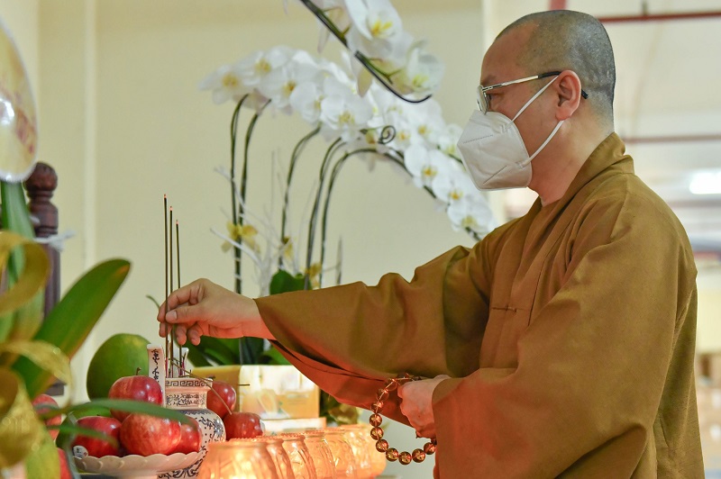 Chùa Giác Ngộ trao tặng máy thở xâm lấn, máy oxy đến Bệnh viện dã chiến số 3 và Bệnh viện Nguyễn Tri Phương