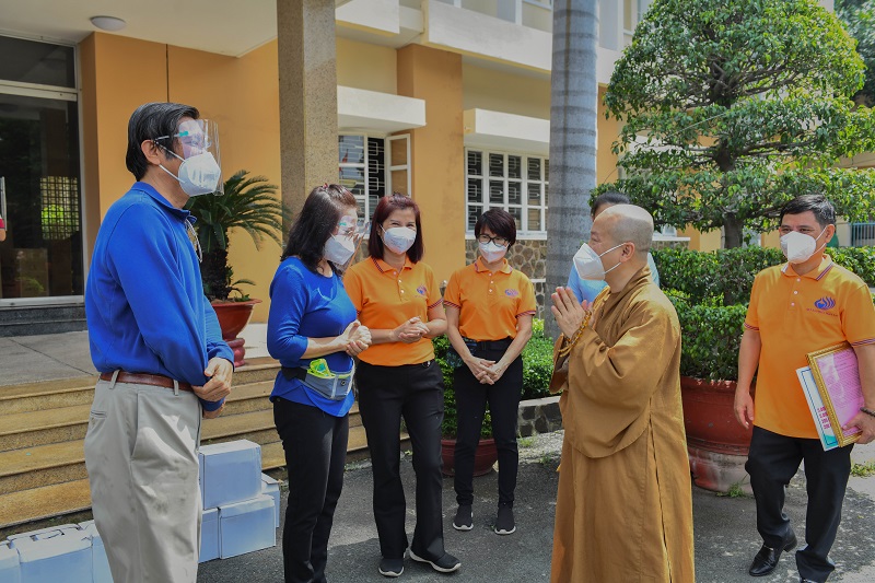 Tiếp Sức Tuyến Đầu, Nối Dài Sự Sống (Trao Tặng Trang Thiết Bị, Vật Tư Y Tế Cho Ub Mttq Việt Nam Quận Bình Thạnh Và 3 Bệnh Viện Tại Tỉnh Quảng Nam)