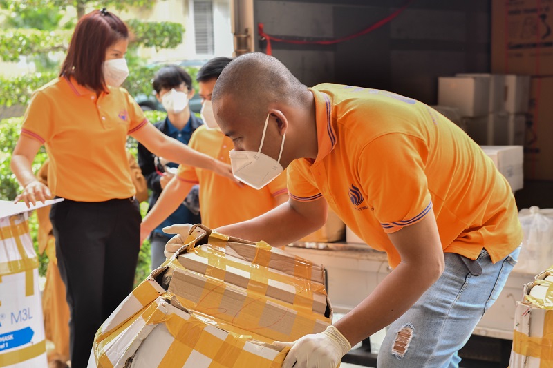 Tiếp Sức Tuyến Đầu, Nối Dài Sự Sống (Trao Tặng Trang Thiết Bị, Vật Tư Y Tế Cho Ub Mttq Việt Nam Quận Bình Thạnh Và 3 Bệnh Viện Tại Tỉnh Quảng Nam)