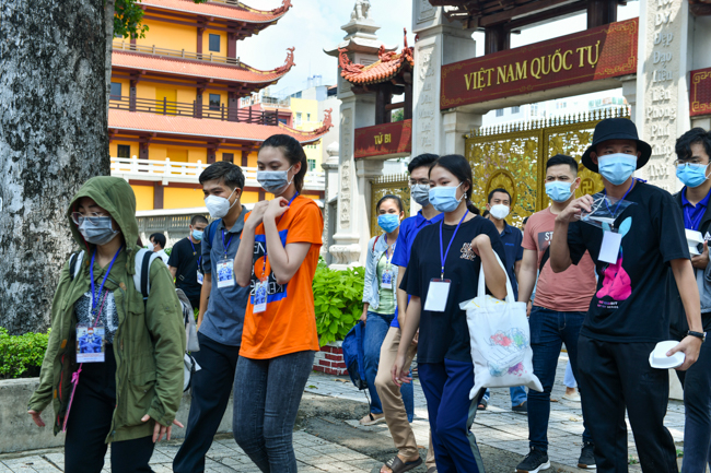 23 tình nguyện viên Phật giáo đến phục vụ tại Bệnh viện Dã chiến thu dung và điều trị COVID-19 số 10