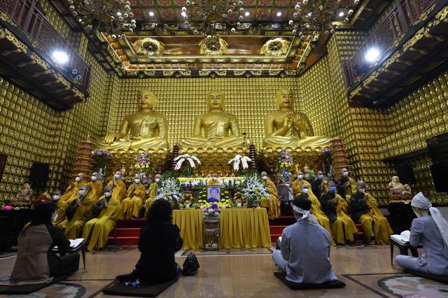 Tiếp tục đọc tụng Kinh Địa Tạng, Chùa Giác Ngộ cầu siêu cho tất cả người tử vong vì Covid-19