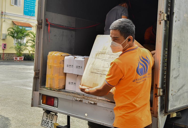 Tiếp Sức Tuyến Đầu, Nối Dài Sự Sống (Trao Tặng Trang Thiết Bị, Vật Tư Y Tế Cho Ub Mttq Việt Nam Quận Bình Thạnh Và 3 Bệnh Viện Tại Tỉnh Quảng Nam)