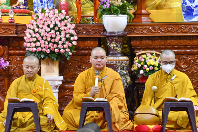 Lễ cầu siêu thân mẫu ca sĩ Ngọc Sơn