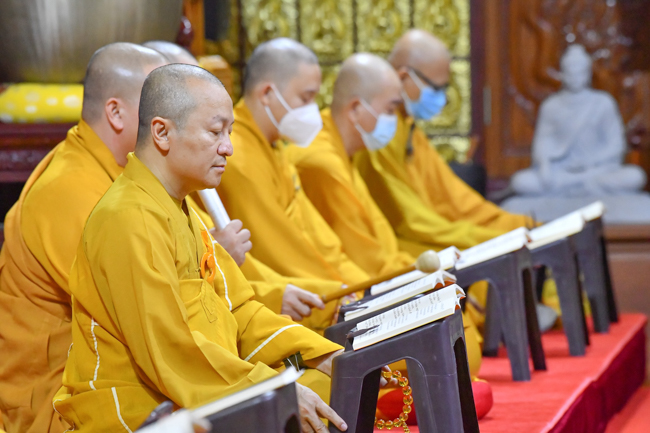 Lễ cầu siêu thân mẫu ca sĩ Ngọc Sơn