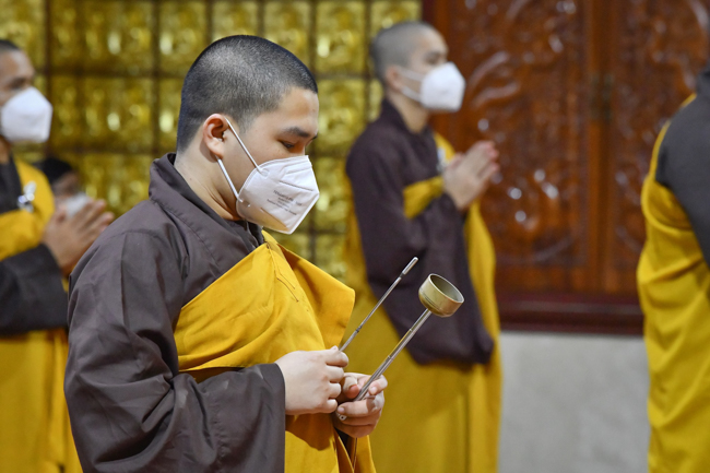Lễ cầu siêu thân mẫu ca sĩ Ngọc Sơn